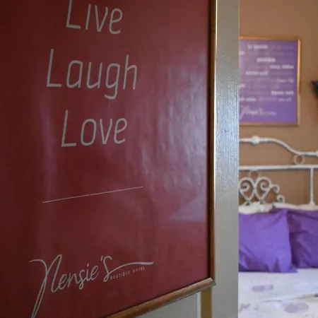 Nensie's Boutique 2* أنطاليا