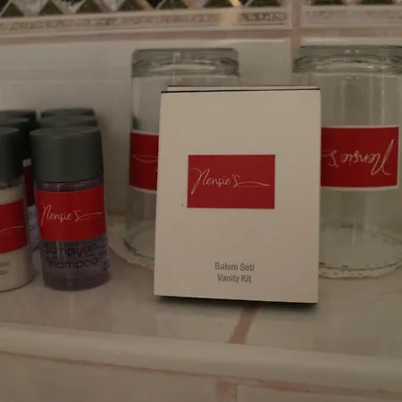 فندق Nensie's Boutique 2*