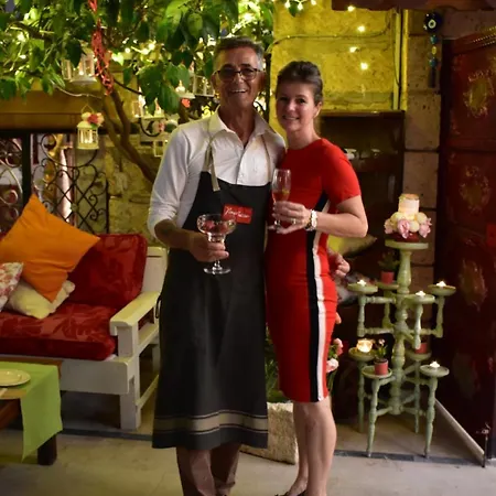 Nensie's Boutique Hotel 2*