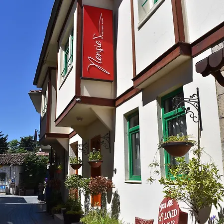 Nensie's Boutique Hotel 2*